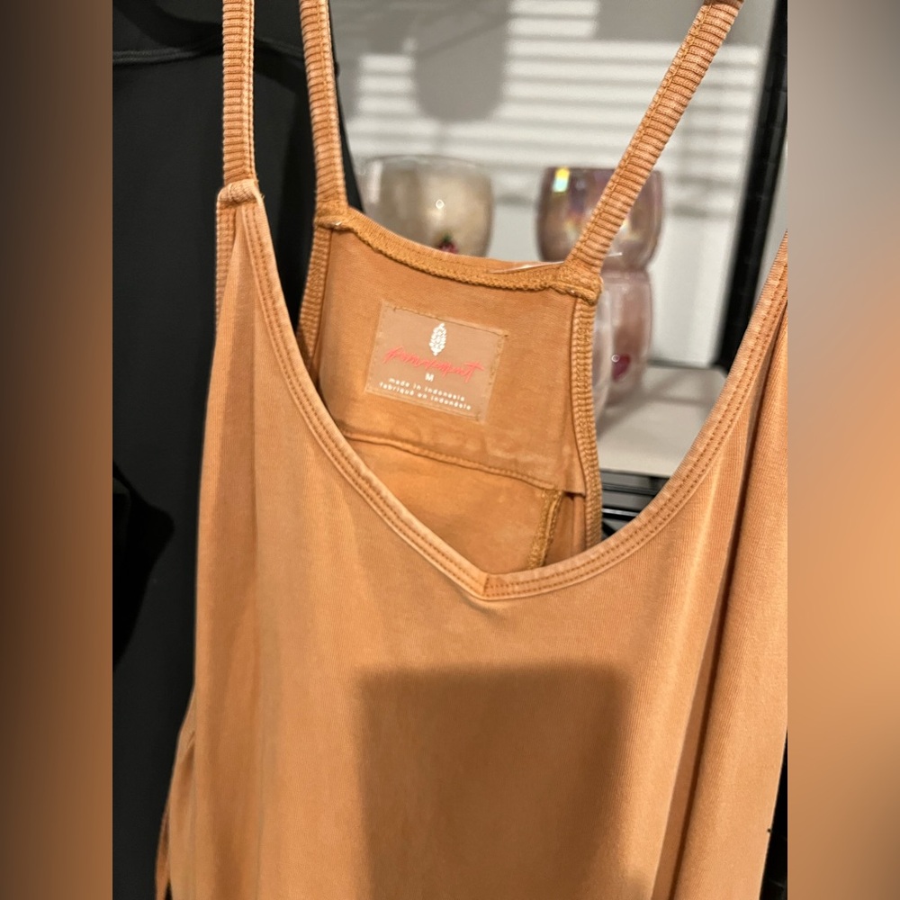Free People Movement Hot Shot, MED NWOT - Picture 4 of 4